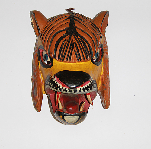 Carnaval / Carnival, Lion, Carpinteros, Hidalgo, Polychrome carved wood, Circa 1990, 30 cm long x 19 cm wide