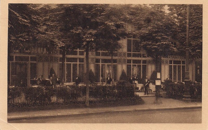 Vintage Postcard, 'Exposition Internationale des Arts Décoratifs (Paris 1925. Le Restaurant avant l'heure du déjeuner'. Measures 3.5 x 5.5 inches. $15