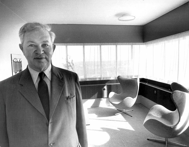 Arne Jacobsen designed the Egg for the lobby and reception areas in the Royal Hotel, in Copenhagen.
