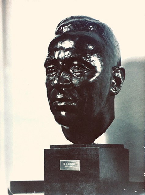 Authentic Gelatin Silver (printed in darkroom) Photograph of a Sculpture (bust) of N.S. Frenk (1885-1945). Measures 8×10 inches. Great sepia tone, with mild aging. Ink stamp on verso: ‘Fotografie, Dick Wolters, Safilevenstraat 12, Rotterdam, Giro, 610584, Tel. 34856’. 