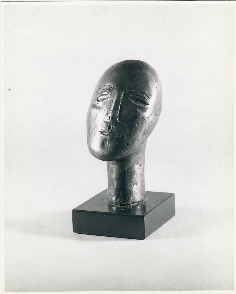 Michael deLisio, Photograph of 'Anon' sculpture with credits on verso, 1965