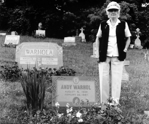 ‘Sue Brown at Andy Warhol’s Grave’, 1992 by Victor Carnuccio, New York