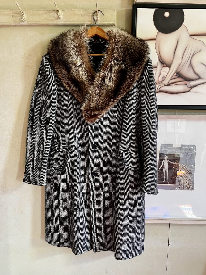 GUINTA & BEAUCHAMP INC. Montreal tailor founded in 1962. Detachable fur collar, Men Large, Size 42. Custom Made / One of a Kind, Stripped Black & White Wool / Black satin lining. ('Creation Unique' written on inner label), Mint Condition. 1 inner pocket / 2 outer pockets. $450.