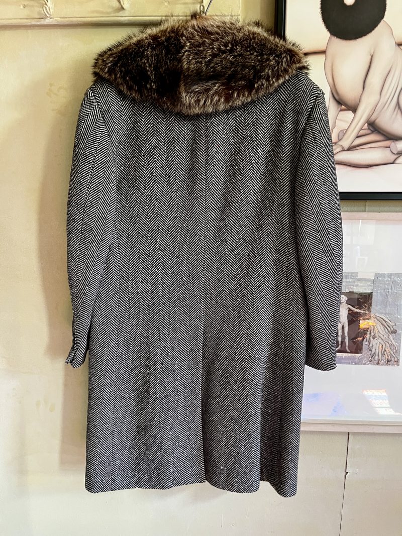GUINTA & BEAUCHAMP INC. Montreal tailor founded in 1962. Detachable fur collar, Men Large, Size 42. Custom Made / One of a Kind, Stripped Black & White Wool / Black satin lining. ('Creation Unique' written on inner label), Mint Condition. 1 inner pocket / 2 outer pockets. $450.