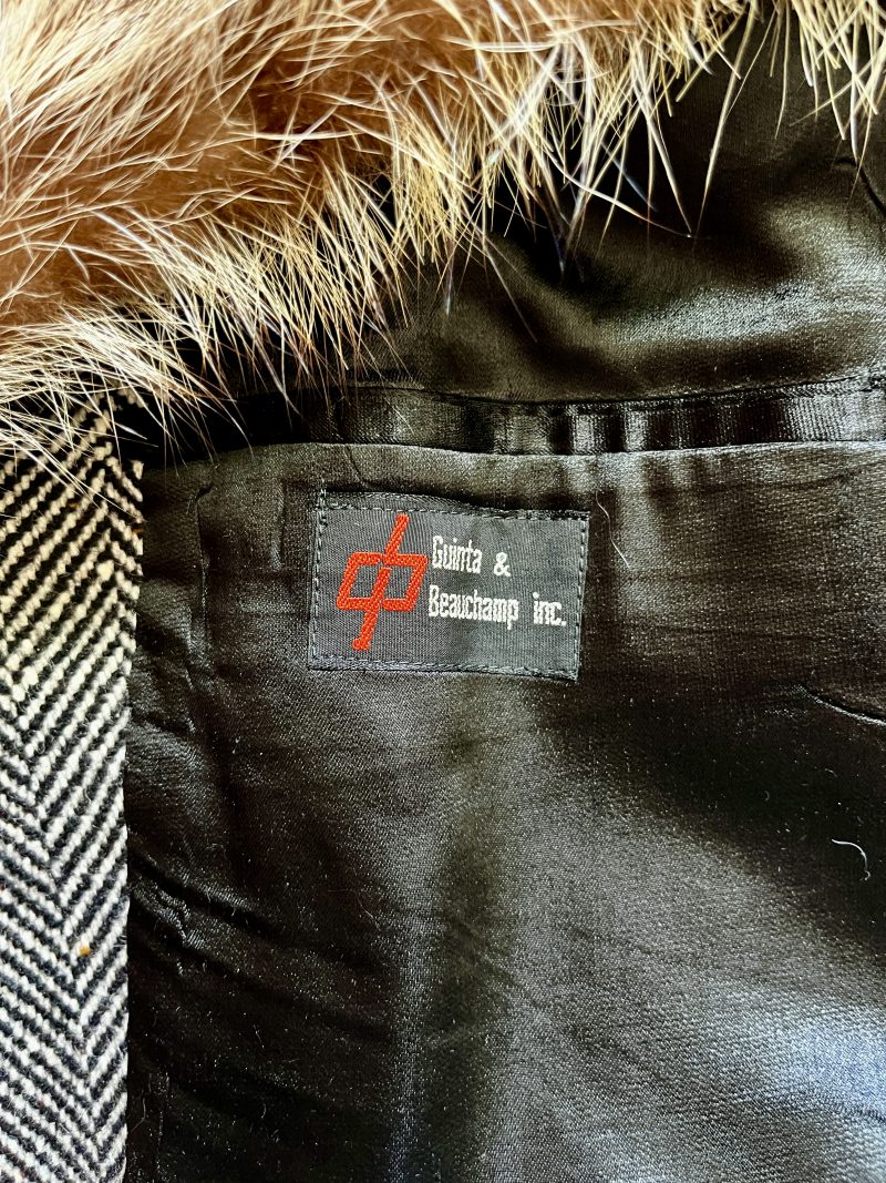 GUINTA & BEAUCHAMP INC. Montreal tailor founded in 1962. Detachable fur collar, Men Large, Size 42. Custom Made / One of a Kind, Stripped Black & White Wool / Black satin lining. ('Creation Unique' written on inner label), Mint Condition. 1 inner pocket / 2 outer pockets. $450.